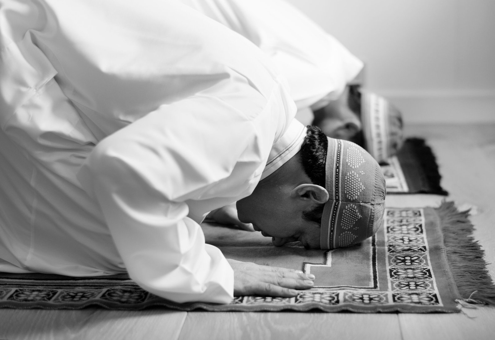 sholat-berjamaah-di-masjid