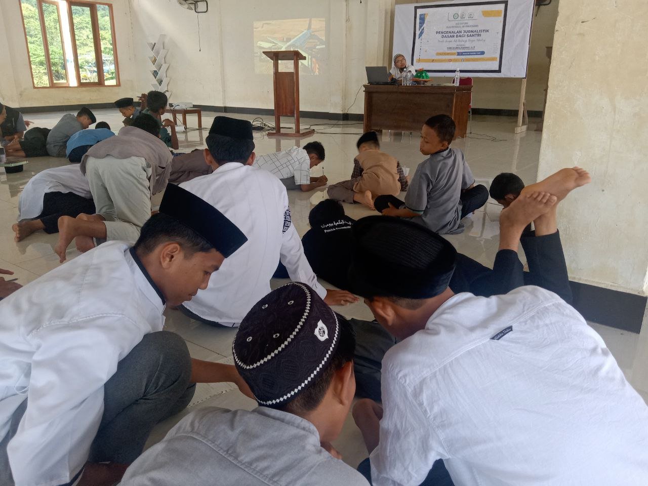 pengenalan-jurnalistik-santri-ponpes-al-wahdah-bombana-putra-6