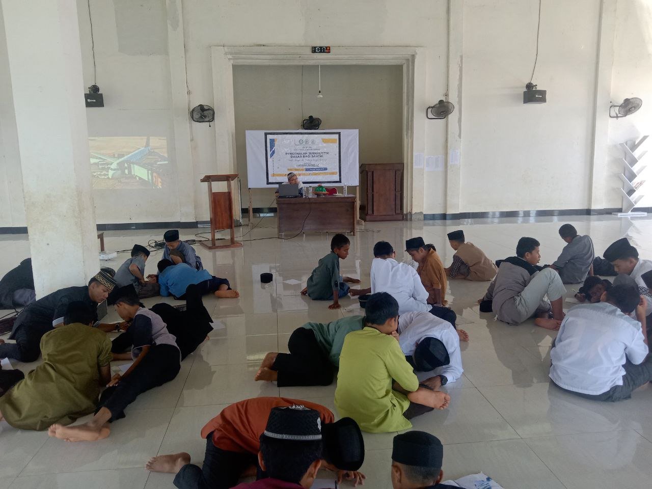 pengenalan-jurnalistik-santri-ponpes-al-wahdah-bombana-putra-8