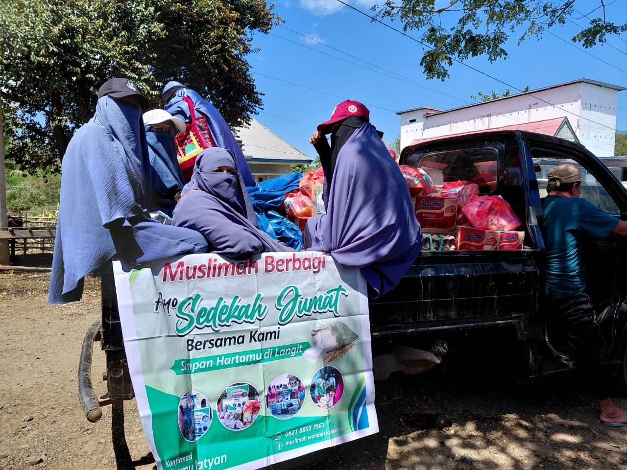 tebar-paket-sembako-muslimah-dpc-wi-kabaena-barat-bombana-1