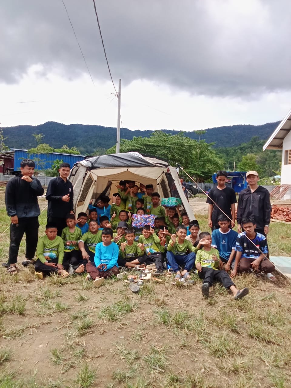 Kegiatan-outdoor-untuk-siswa-SD-IT-al-wahdah-bombana-5