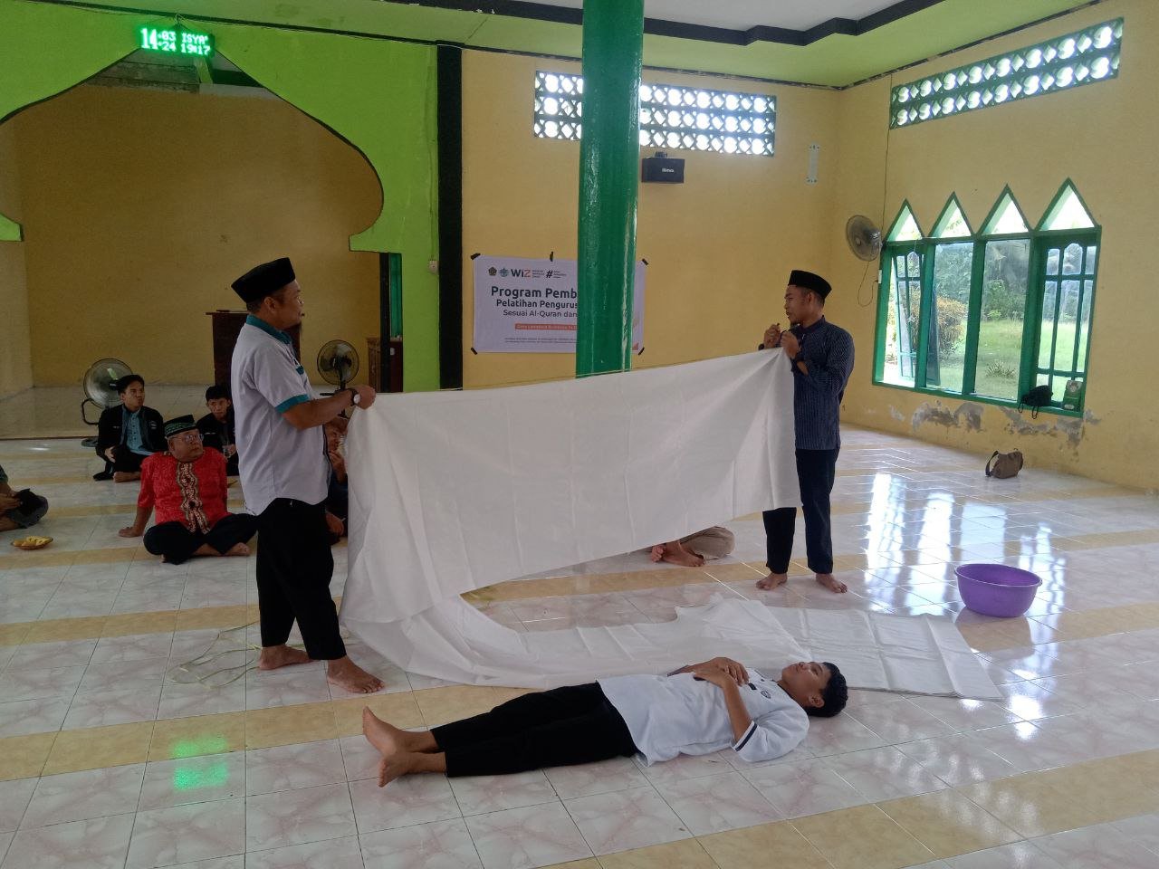 pelatihan-pengurusan-jenazah-wiz-gerai-bombana-dpd-wahdah-islamiyah-bombana-desa-lawatuea-kecamatan-poleang-utara-4