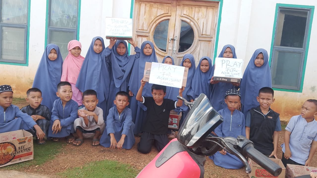 penggalangan-dana-sumatera-muslimah-dpc-kabaena-utara-wahdah-islamiyah-bombana-1